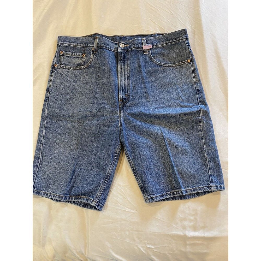 Levi's 505 Regular Fit Men's  Blue Denim Jean Shorts Size 40x10 Med Wash‎
